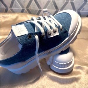 Sneakers with platform and Denim style